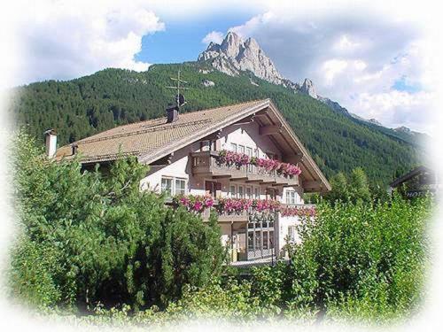 Hotel Villa Mozart ปอซซาดิฟัซซา ภายนอก รูปภาพ