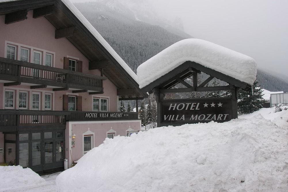 Hotel Villa Mozart ปอซซาดิฟัซซา ภายนอก รูปภาพ