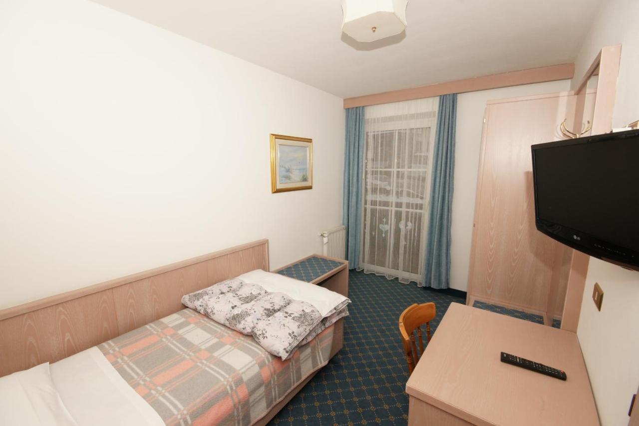 Hotel Villa Mozart ปอซซาดิฟัซซา ภายนอก รูปภาพ