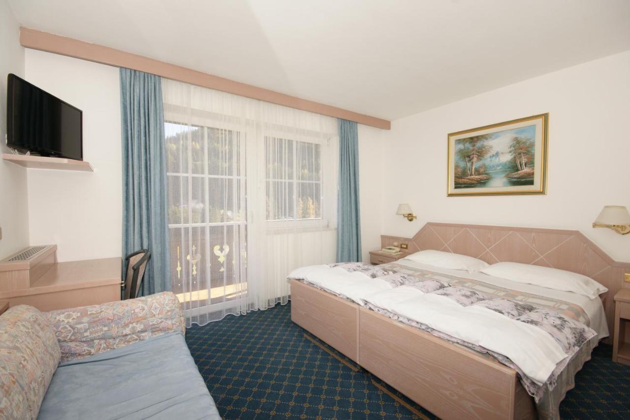 Hotel Villa Mozart ปอซซาดิฟัซซา ภายนอก รูปภาพ