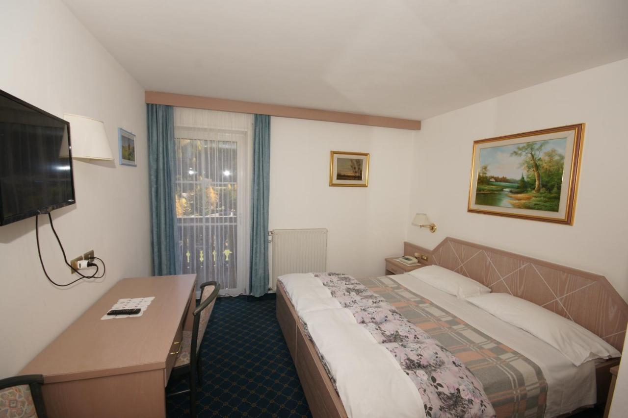 Hotel Villa Mozart ปอซซาดิฟัซซา ภายนอก รูปภาพ