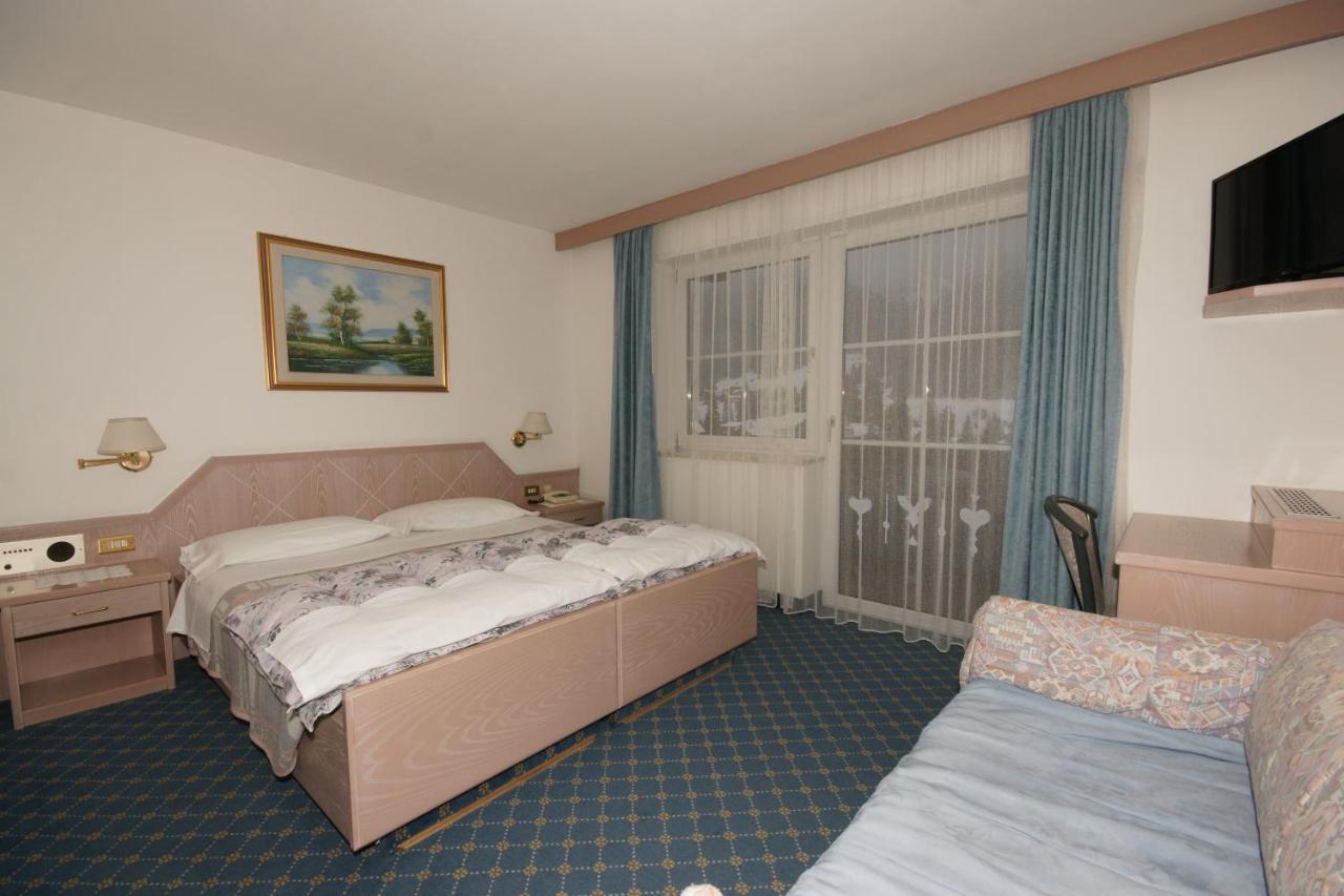 Hotel Villa Mozart ปอซซาดิฟัซซา ภายนอก รูปภาพ