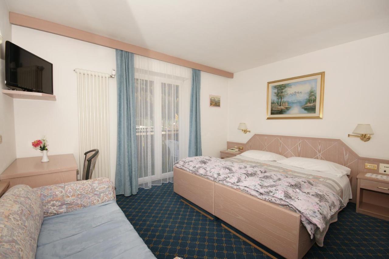 Hotel Villa Mozart ปอซซาดิฟัซซา ภายนอก รูปภาพ
